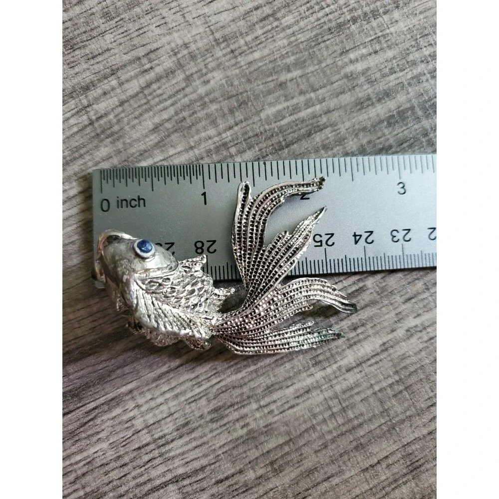 Beautiful Vintage Silver-Toned Fancy Goldfish / Black Moor Brooch Pin